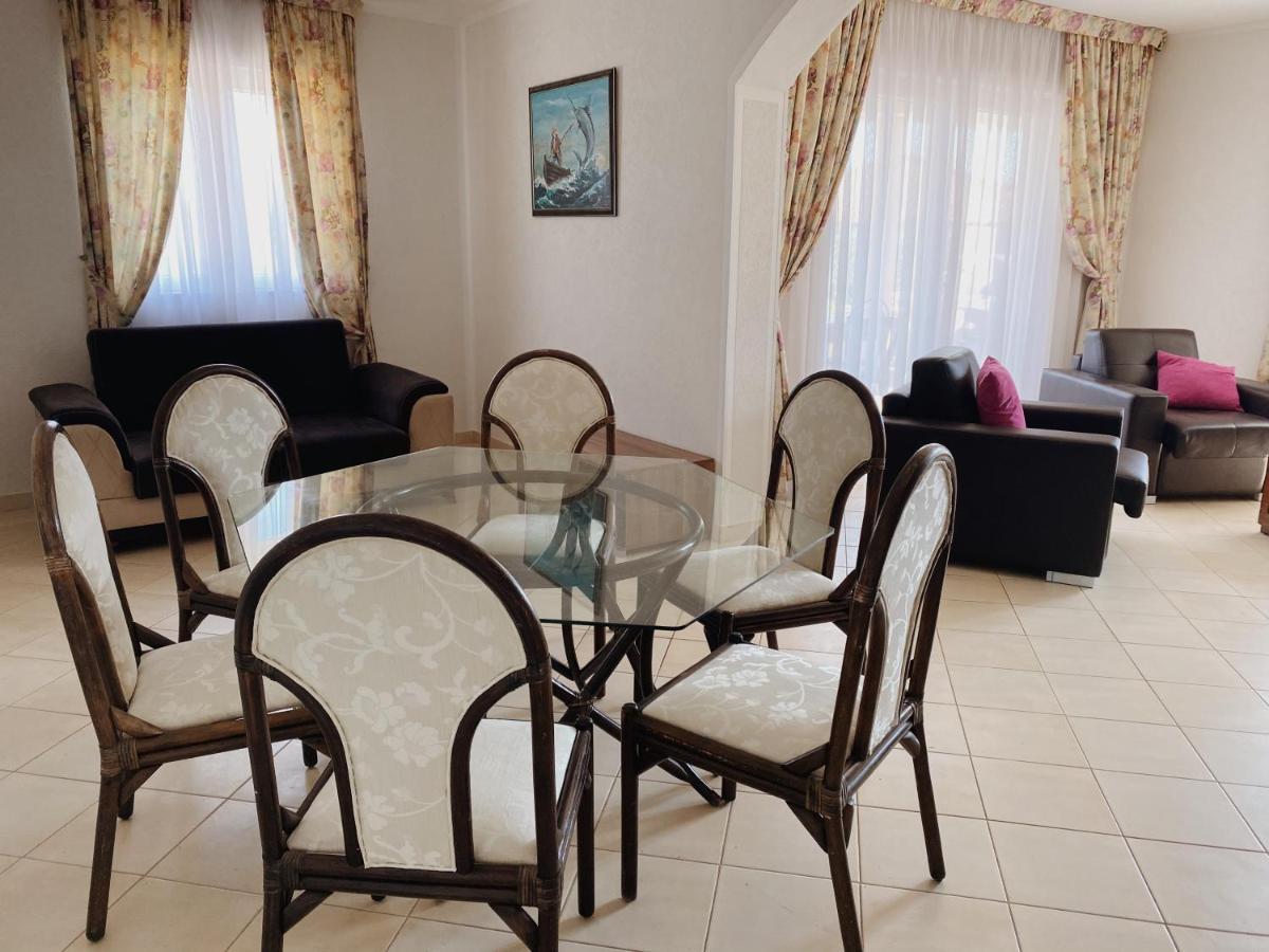Apartments Sneki Baošići エクステリア 写真