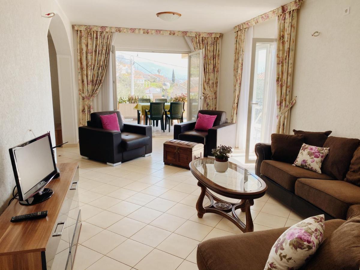 Apartments Sneki Baošići エクステリア 写真