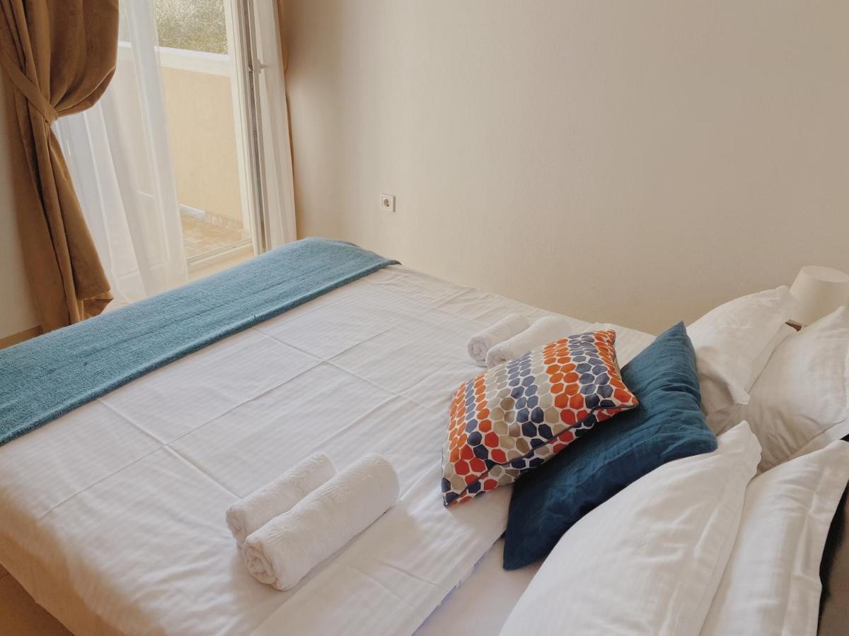 Apartments Sneki Baošići エクステリア 写真