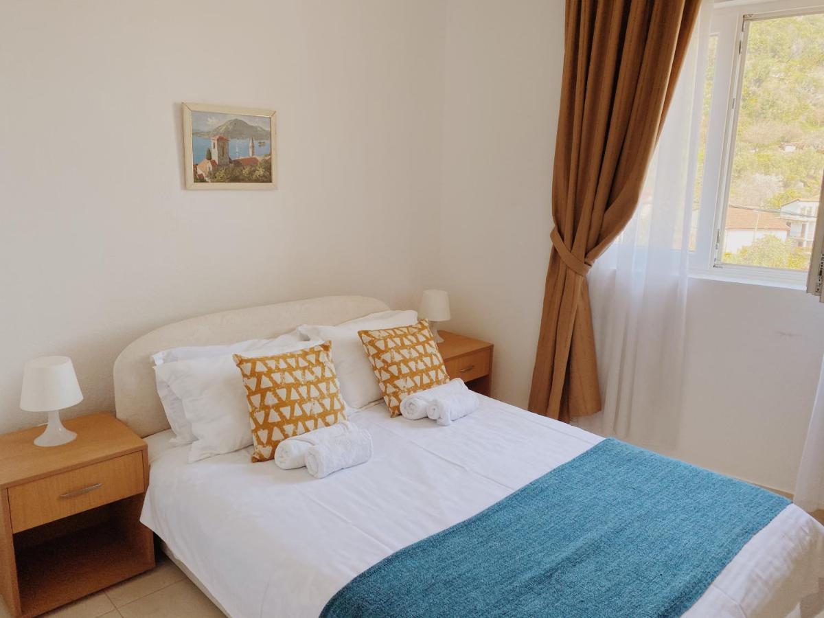Apartments Sneki Baošići エクステリア 写真