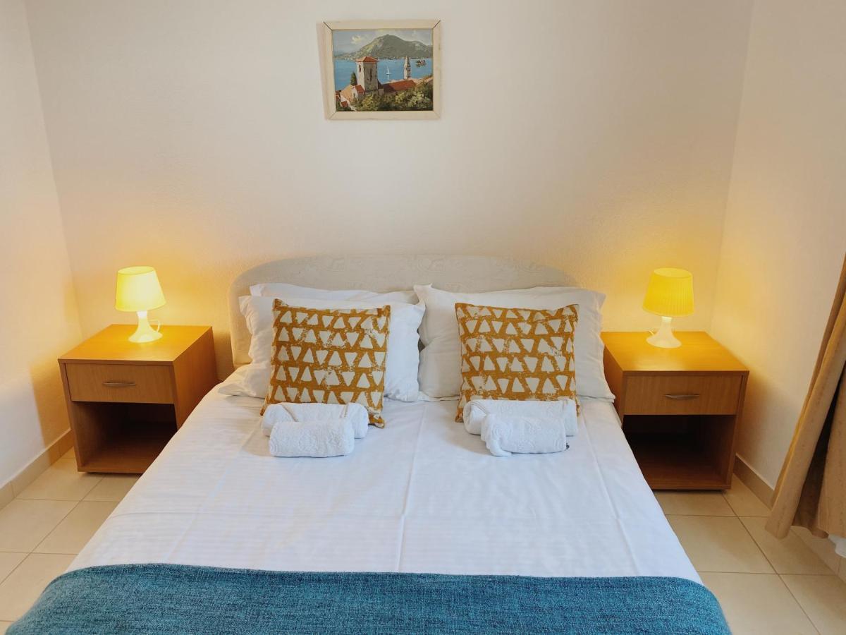 Apartments Sneki Baošići エクステリア 写真