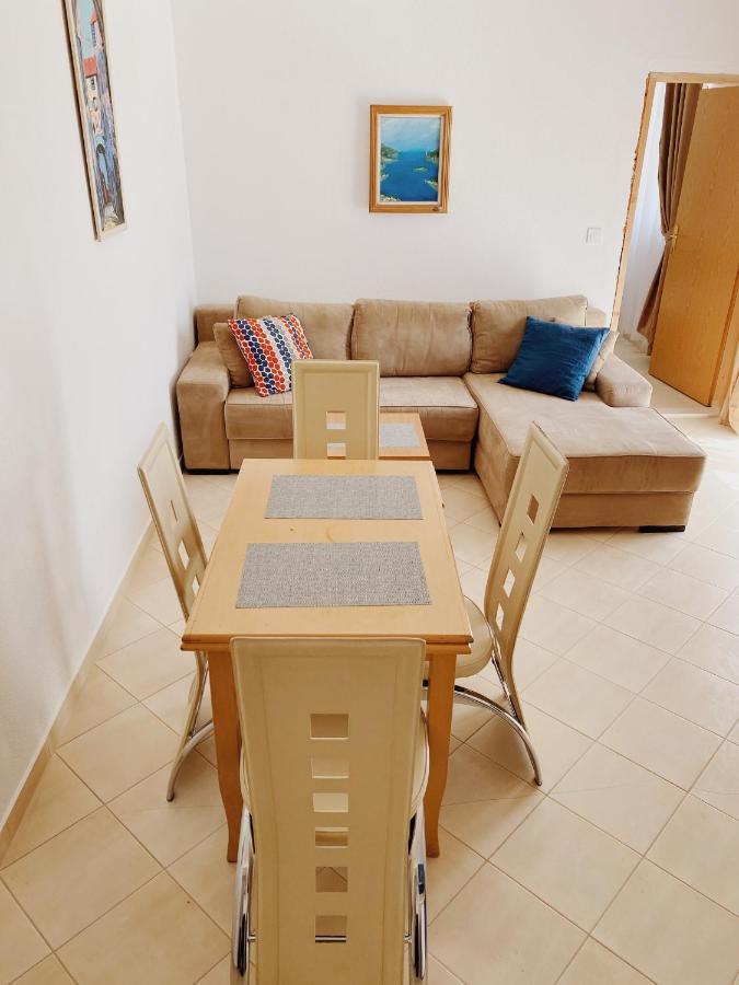 Apartments Sneki Baošići エクステリア 写真